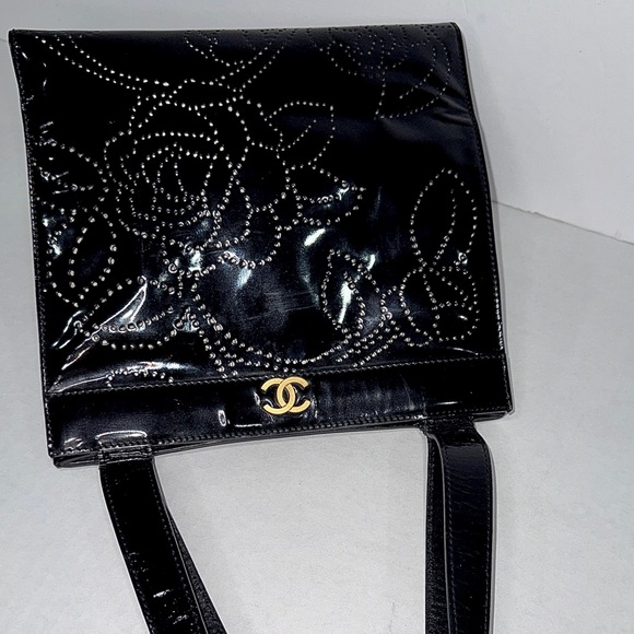 🔥SOLD🔥CHANEL Camelia Enamel Tote Bag - Picture 7 of 17